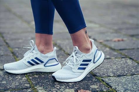 adidas geeft 1 miljoen paar schoenen weg|Adidas heeft sneakers uit oceaan.